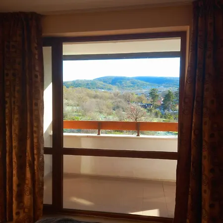 Hills View 아파트