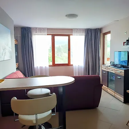 Hills View Apartman *